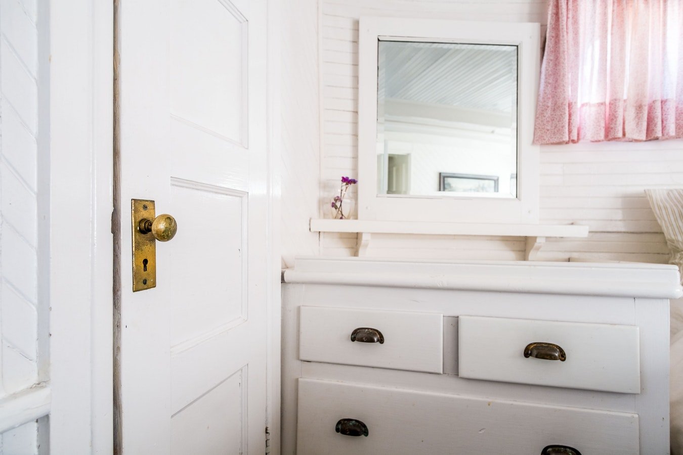 10 Small Apartment Bathroom Ideas to Try Now